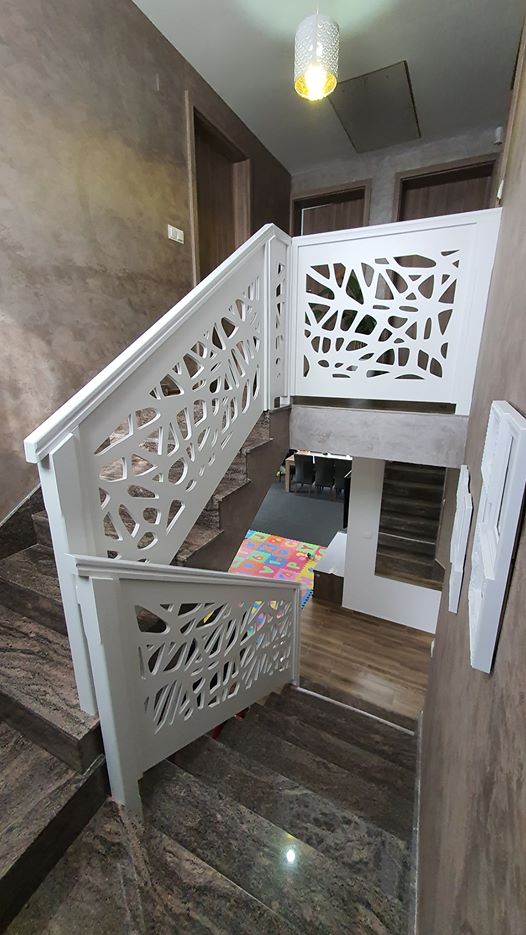 Balustrada ornamentala cu stalpi simpli si mana curenta - Model Angular