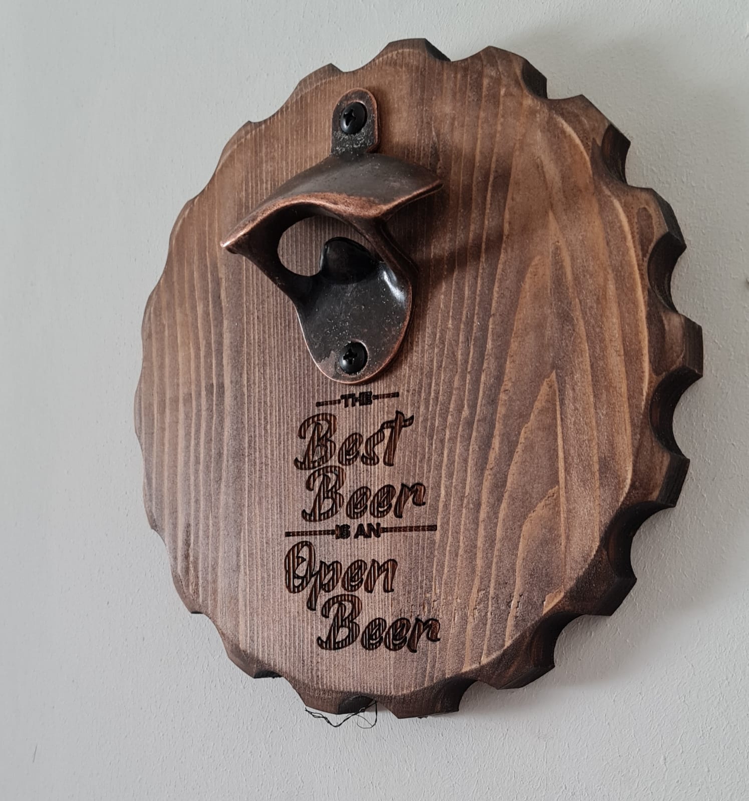 Desfacator sticle cu magnet pentru capace