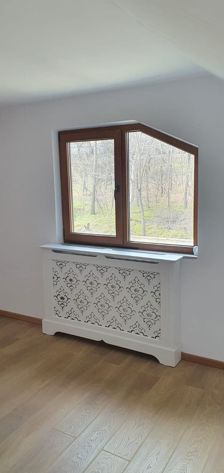 Masca de Calorifer cu picior cu soclu simplu - Model Anastasia