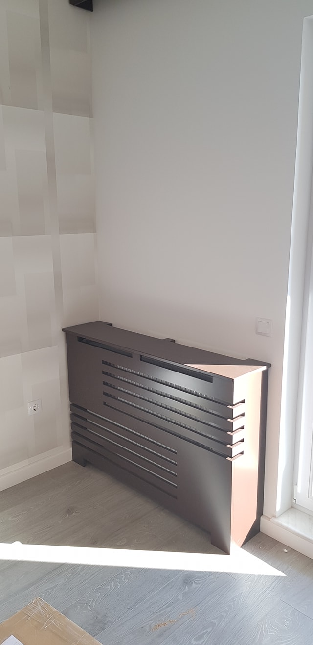 Masca de calorifer cu picior drept - Model cu Linii Orizontale