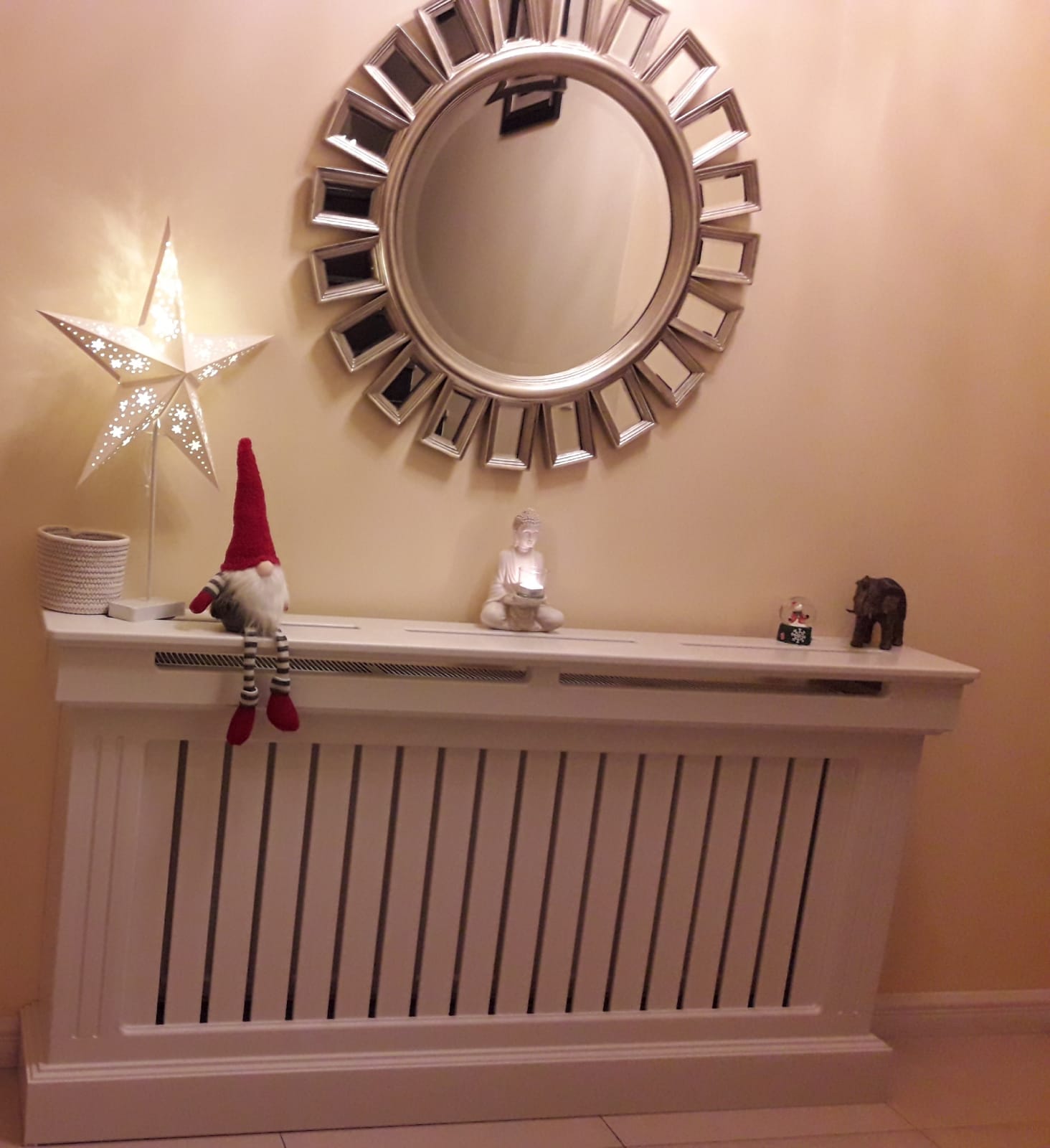 Masca de Calorifer cu soclu evazat modern - Model Lamele Verticale