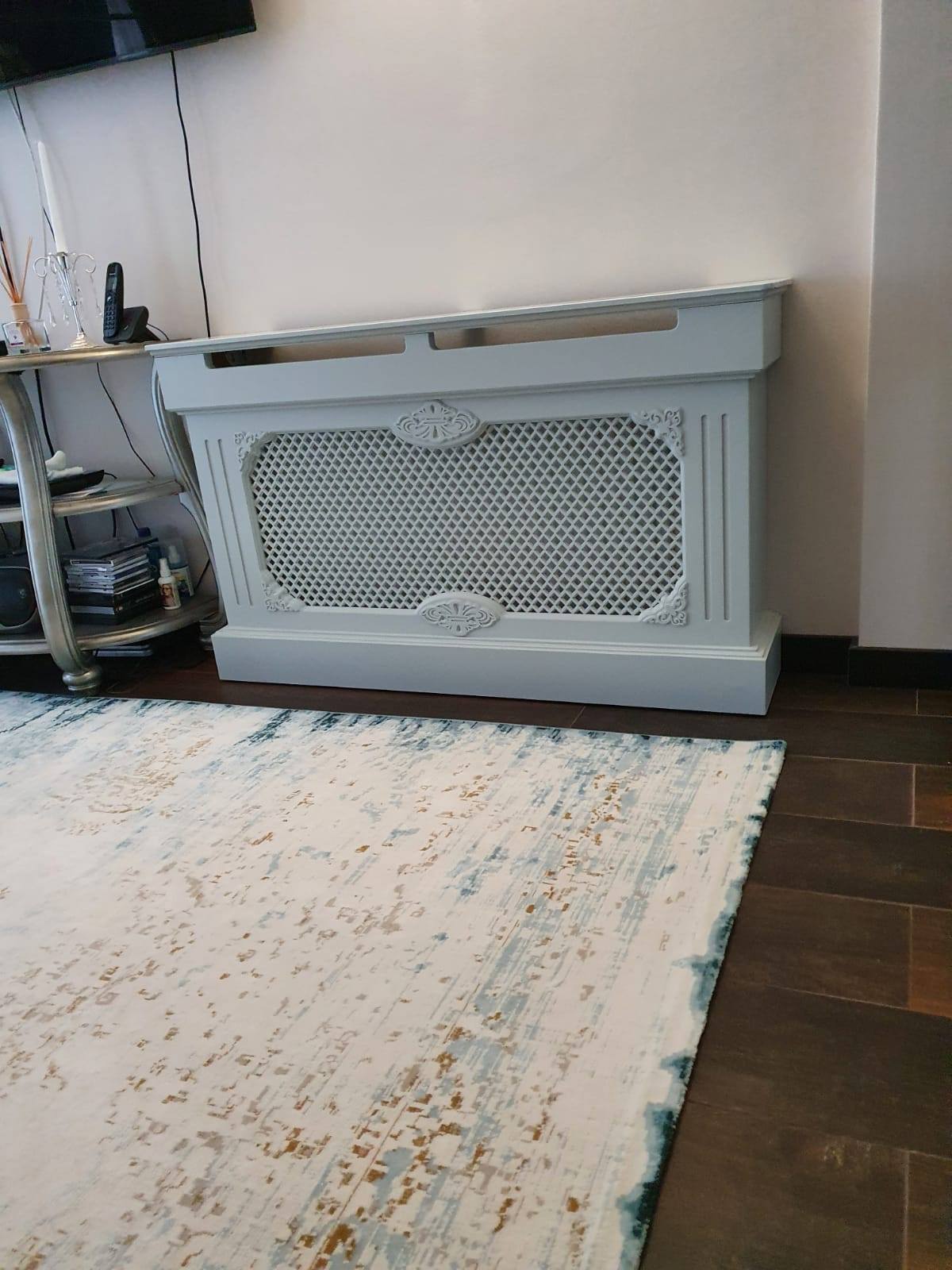 Masca de calorifer cu soclu evazat modern - Model Romburi cu Aplicatii Ornamentale