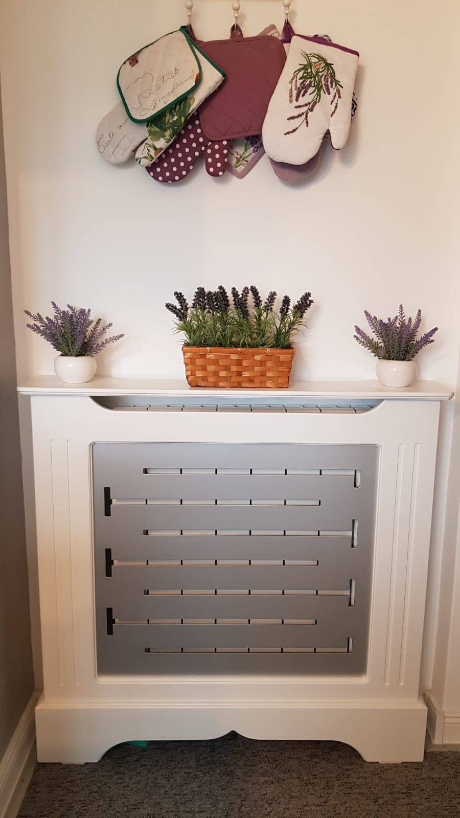 Masca de calorifer cu soclu simplu, Alb & Argintiu - Model linii T orizontale