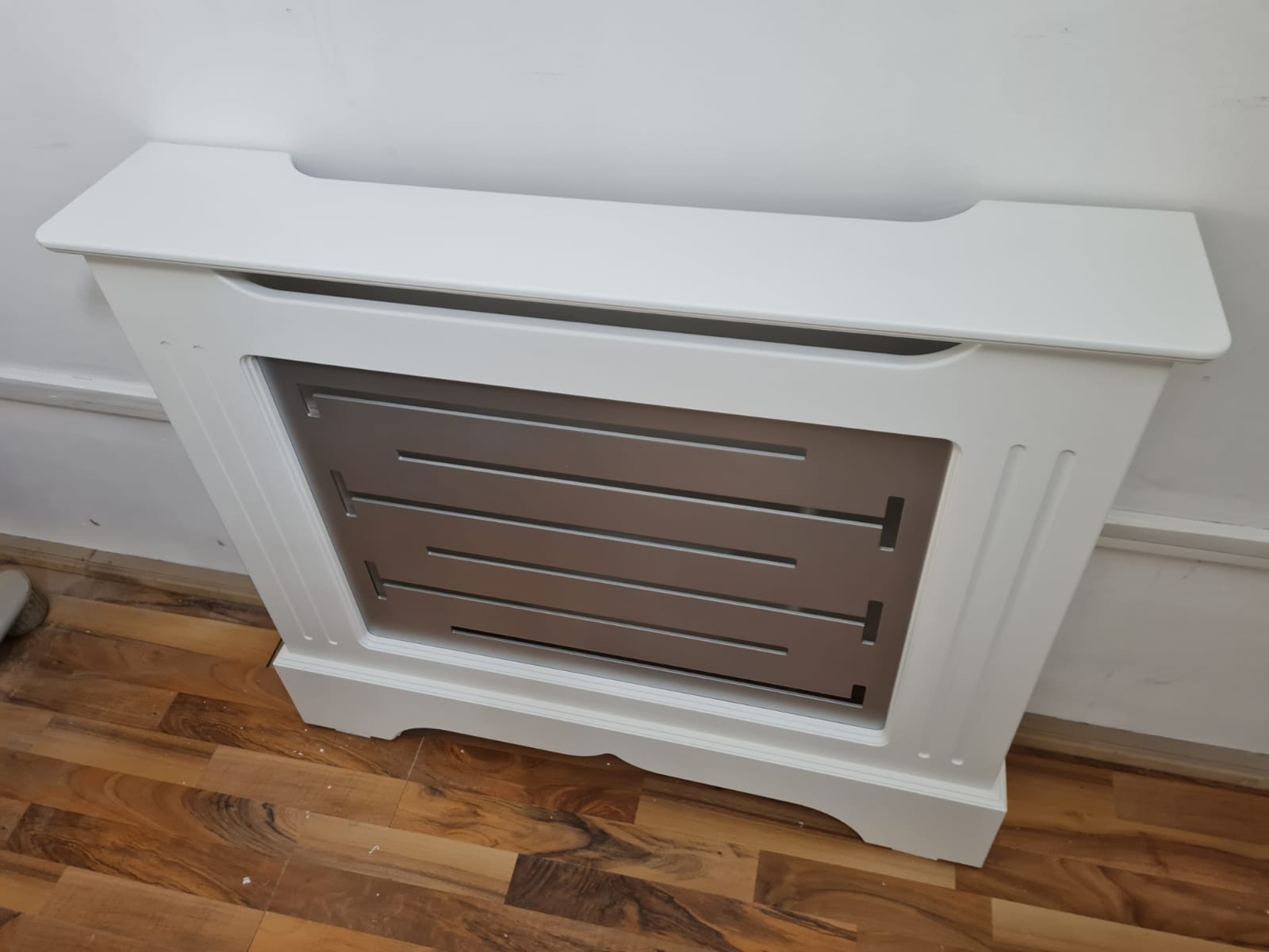 Masca de calorifer cu soclu simplu - Model linii T Orizontale. LICHIDARE DE STOC!