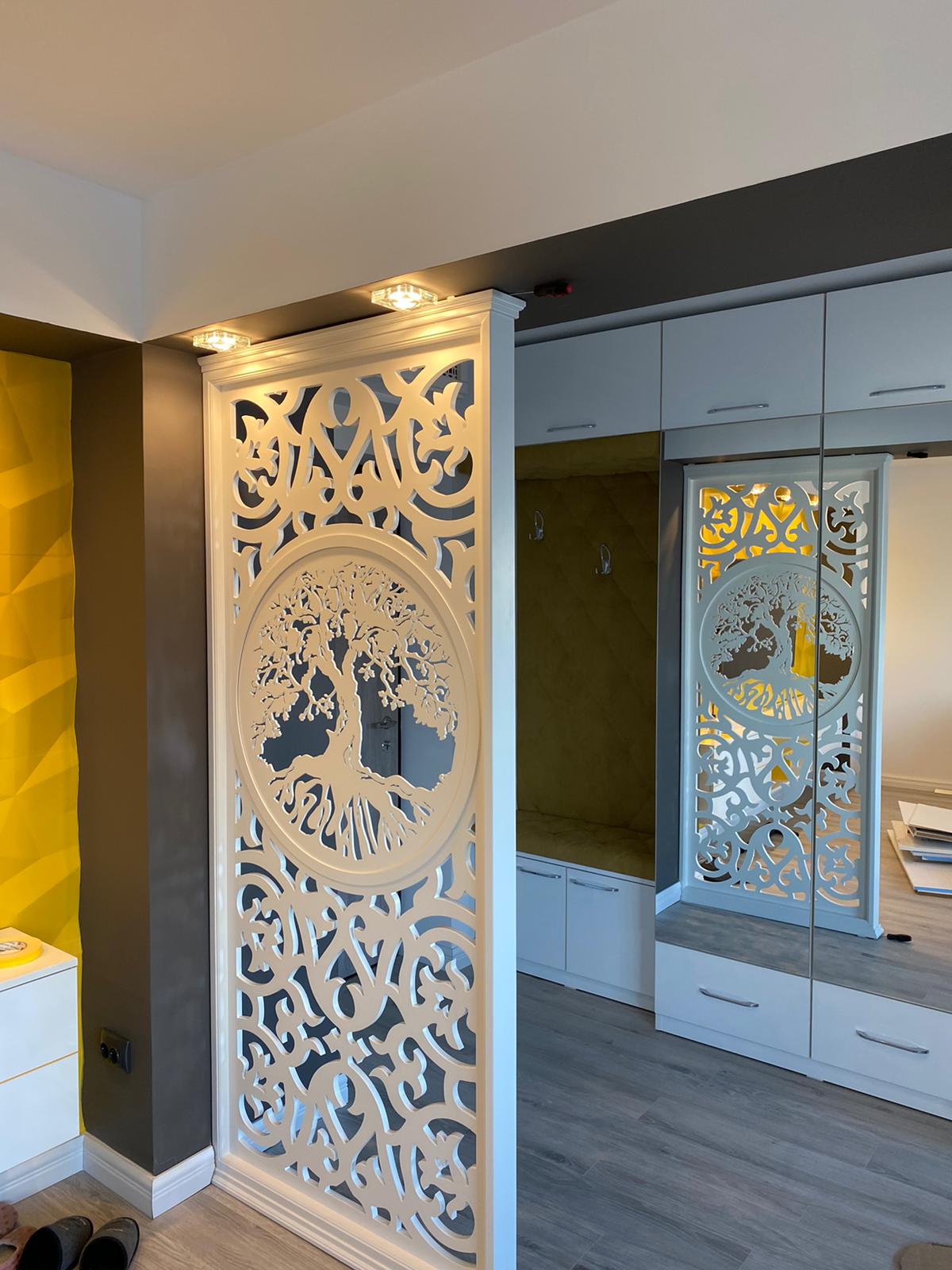 Paravan Decorativ /Despartitor cu rama adaugata - Model Floral cu Arborele Vietii