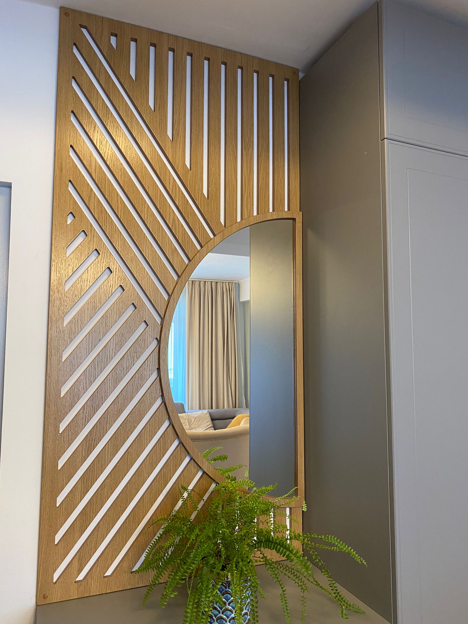 Paravan decorativ realizat din material MDF furniruit -   Stejar