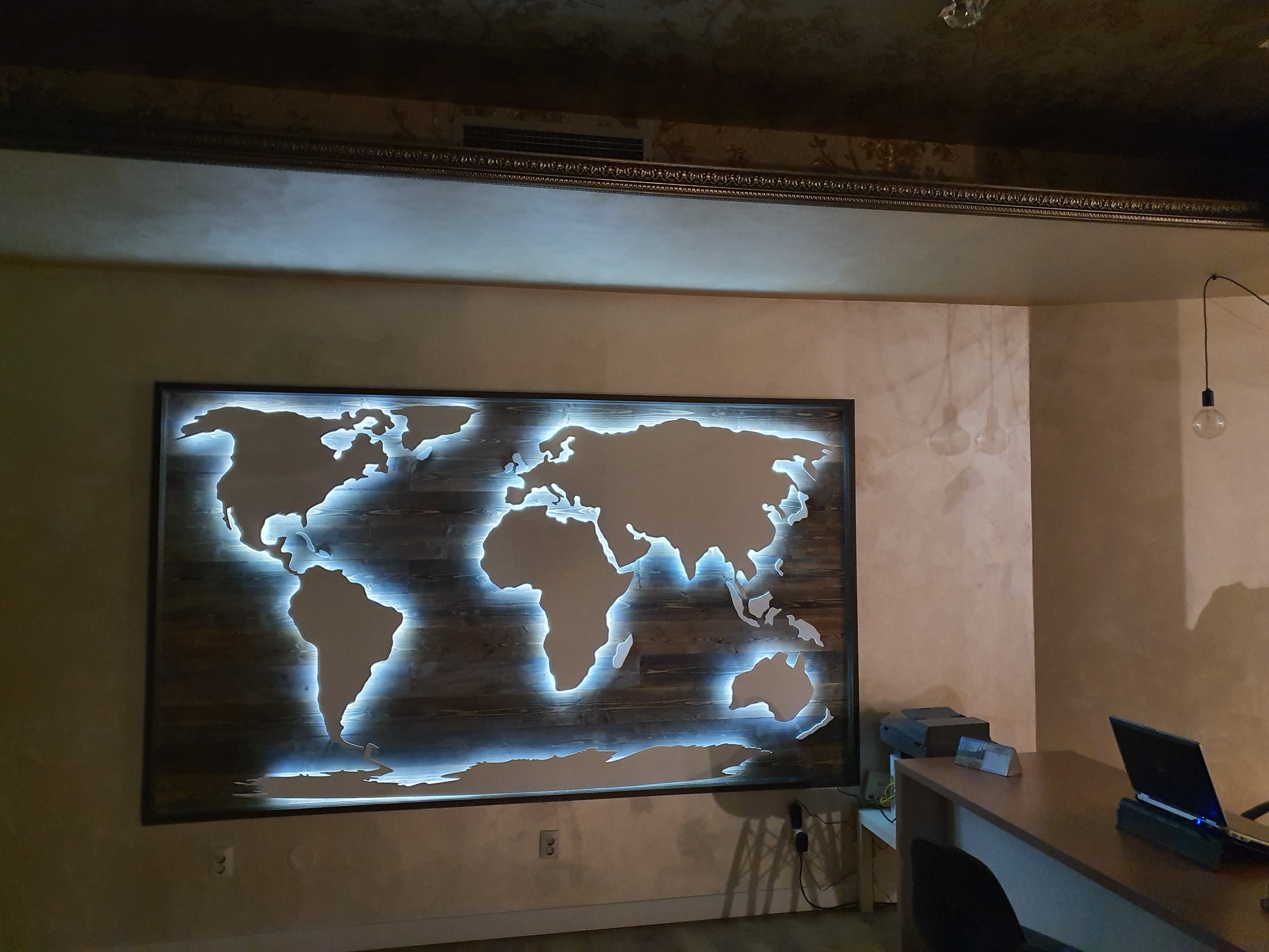 Tablou Decorativ Iluminat - Harta Lumii 03